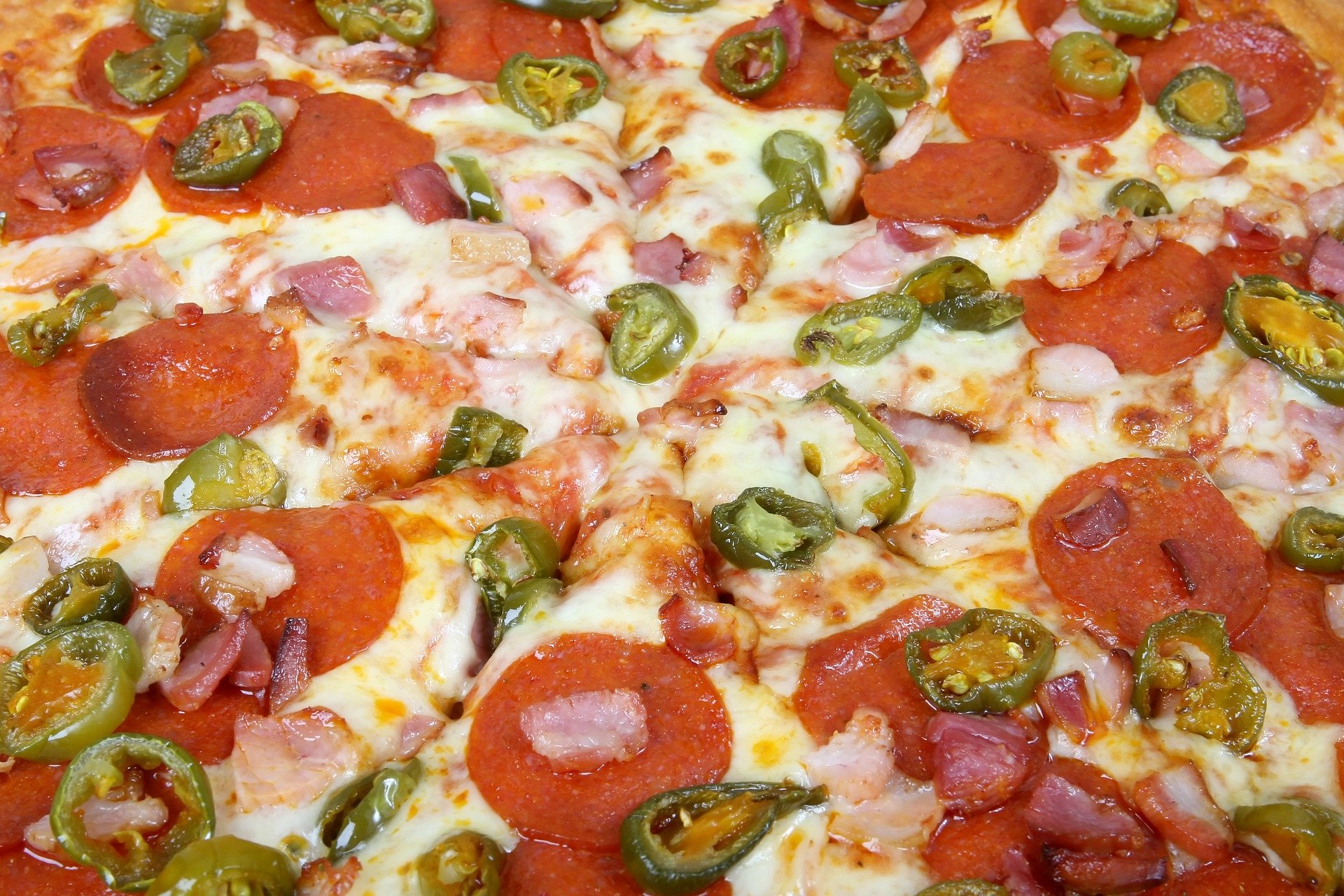 pizza z pomidorami